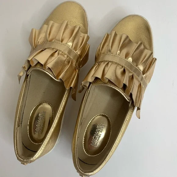 Michael kors bella ruffle sandal deals
